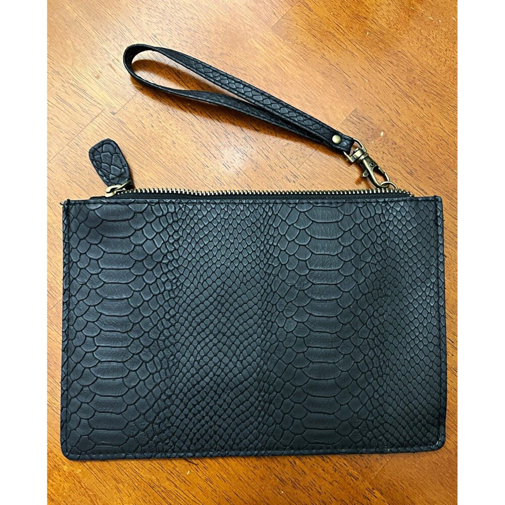 G.H. Bass & Co. Black Snakeskin Faux Python Wristlet Pouch Clutch Bag